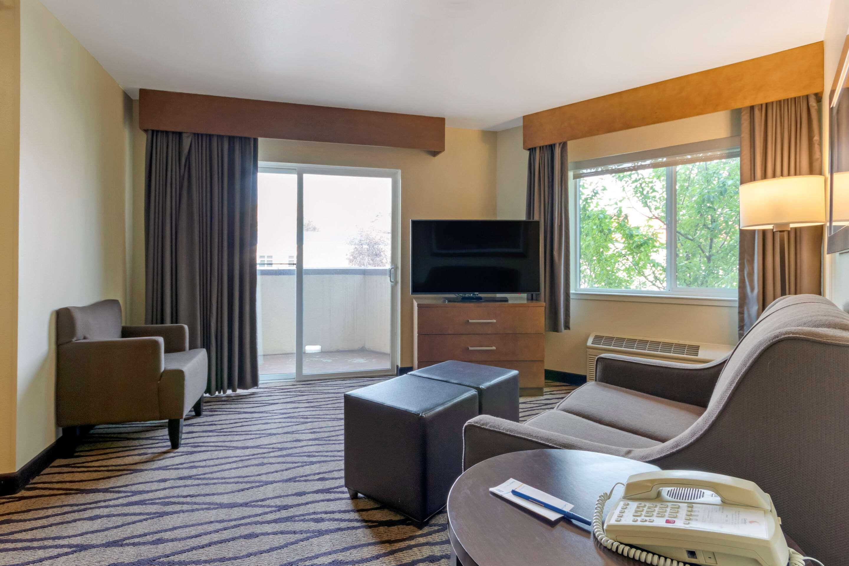 Comfort Inn & Suites Market - Airport Great Falls Kültér fotó